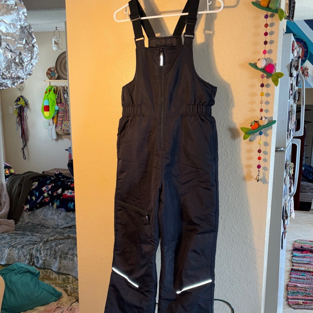 EUC SWISS TECH Kids Bib Overall snow pants with adjustable straps size 14/16.